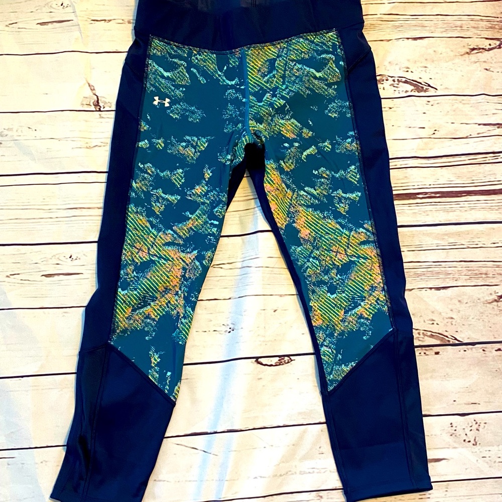 EUC Under Armour leggings reversible